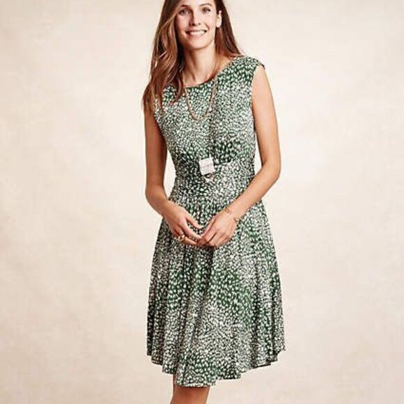 ANTHROPOLOGIE Knit Fit & Flare Sleeveless Dress Green White Print Petite - Picture 1 of 5